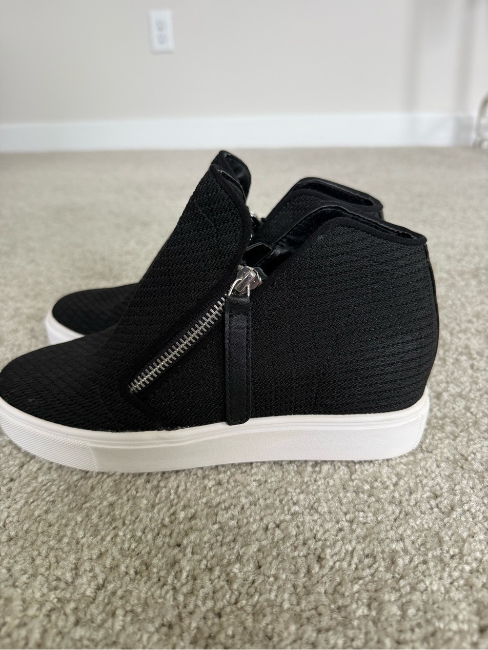 Steve Madden Black Knit Slip-On Booties with White Platform - Picture 4 of 8
